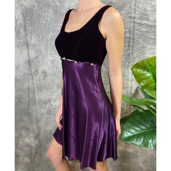 Vintage Purple 90s Y2K Satin Velvet Cutout Rhinestone Low Back Mini Prom Dress - Picture 3 of 7